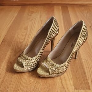 Thalia Sodi Women's Landon Gold Embellished Platform Pumps Size 7.5